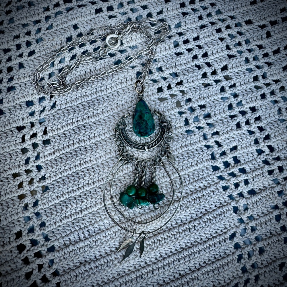 Delicate 𝅺Turquoise & Silver Tone Chain Necklace - Picture 2 of 7